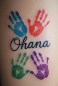 帶有彩色指紋的“Ohana”字樣紋身